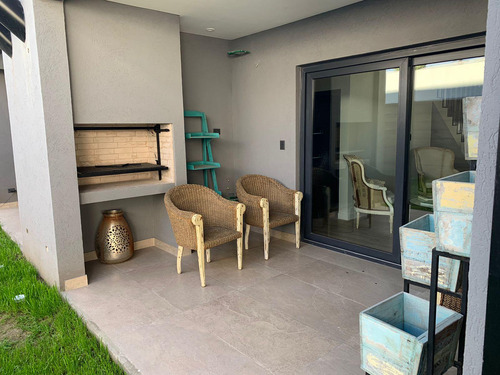 Venta Casa Tipo Triplex 4 Amb 3 Dor En Suite Don Torcuato
