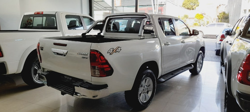 Imagen 15 de 16 de Toyota Hilux 2.8 Cd Srv 177cv 4x4