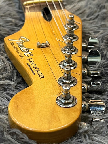 Imagem 1 de 8 de Imperdível Fender Stratocaster México.confira Fotos Já!