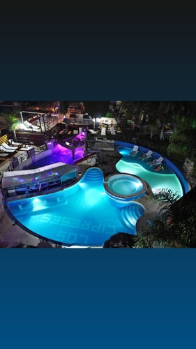 Imagen 11 de 29 de Vendo Complejo De 11 Cabañas En Villa Carlos Paz, A 9 Cdras Ctro Y 3 Del Río, Gym, Spa, Restobar, 4 Piscinas, Jacuzzi Climatizado, Hidromasaje, Toboganes Acuáticos, Gruta, Barras