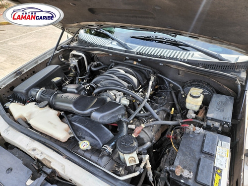 Imagen 6 de 10 de Ford Sport Trac Xlt