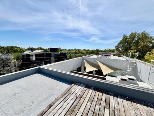 Acassuso Libertador Al Rio, Lindísima Casa En Venta Desarrollada En 3 Plantas