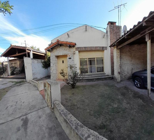 Casa En Venta - 2 Dormitorios 1 Baño 1 Cochera -200mts2 - Villa Elisa, La Plata