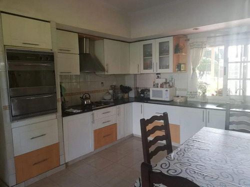 Casa En Venta - 4 Dormitorios 3 Baños - Cochera - 2.200mts2 - Florencio Varela