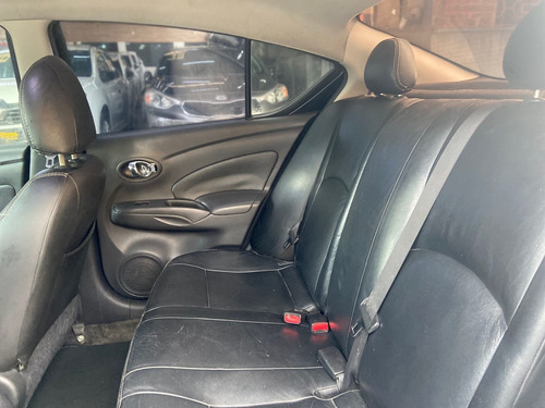 Imagem 4 de 9 de Nissan Versa Sl 2012/2013