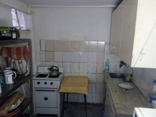 Oportunidad, Casa De 2 Dormitorios Para Reciclar En Tres Cruces