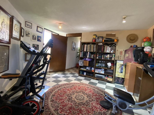 Casa En Venta En Tlalpan, Amplia,iluminada Y Con Jardín