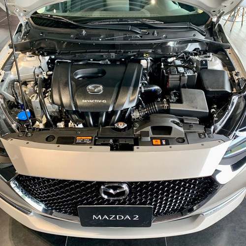 Imagen 13 de 14 de Mazda 2 Sport Carbon Edition Cuarzo Platino