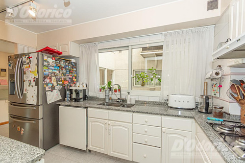 Exclusivo Piso De 4 Dormitorios En Suite 2 Cocheras Y Baulera En Venta En Flores.