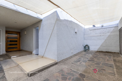 Casa Con Alberca En Venta En La Colonia Seattle
