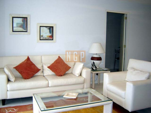 Apartamento En Mansa, 2 Dormitorios - Ref: 1637