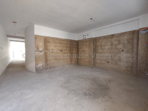 Townhouse En Obra Gris En Urb Andres Bello Maracay, Financiamiento Disponible. 23-18761 More