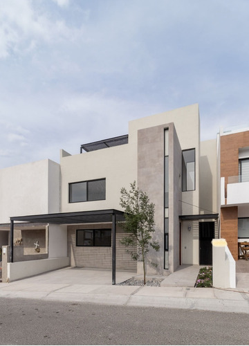 Exclusivo Diseño Arquitectónico! Casa De 4 Recámaras En Condominio Premium, Zibatá, Qro.