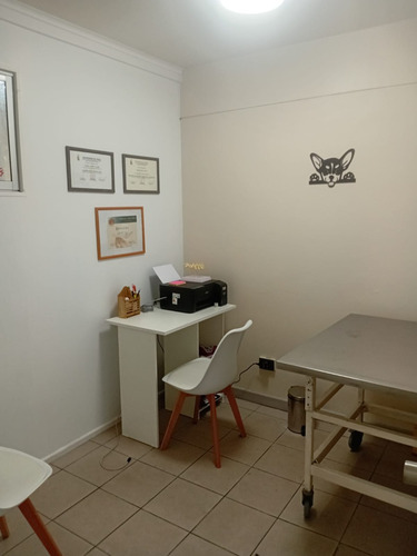 Local Moderno Con 2 Oficinas En Hermoso Y Concurrido Barrio