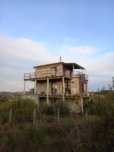 Casa De Piedra, 3 Plantas 2 Decks 3 Dormitorios, 2 Baños.