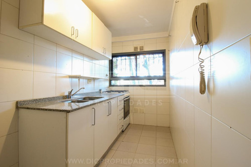 Departamento 3 Ambientes Con Balcon. Prox A Av Centenario