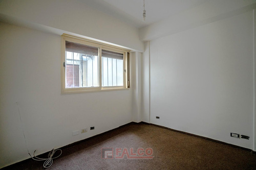 Av. Rivadavia 6200 - 2 Ambientes- Interno-seguridad 24 Hs -