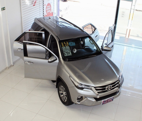 Imagem 1 de 15 de Hilux Sw4 Srx 4x4 Diesel 7 Lug.