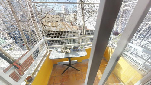 Oportunidad. 2 Amb Al Frte Con Balcón. Ubicación Ideal. Venta Con Renta.
