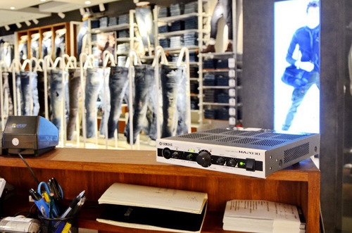 Mezcladora Yamaha Amplificada Para Instalaciones Ma2030