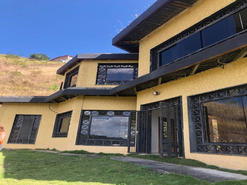 En Venta Un Gran Proyecto Ubicado En Una Espectacular Loma En El Hatillo, Con Agradable Clima De Montaña.