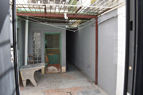 2 Casas En Un Mismo Padrón. Portón Autom. Barbacoa, Garaje, Patio Frente E Interior.