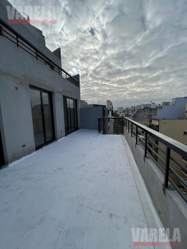 Lezica 4483 P8°: 2 Amb. Fte. C/ Balcón. T56m². Amenities.