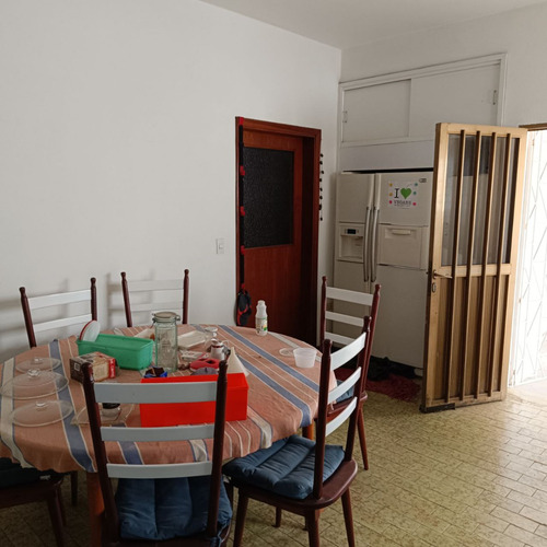 Se Vende Casa En La Calle Junin De Anaco, Con Un Amplio Terreno De 1693 Metros Cuadrados. (a.p)