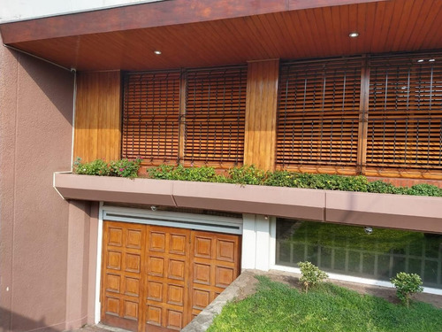 Imagen 4 de 24 de Chalet 4 Ambientes Con Quincho Y Fondo Libre