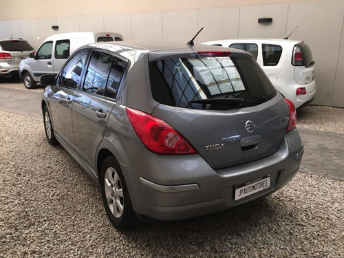 Imagen 4 de 8 de Nissan Tiida 2012 1.8 Acenta