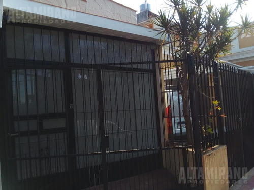 Imagen 5 de 10 de Local O Depósito En Esquina!