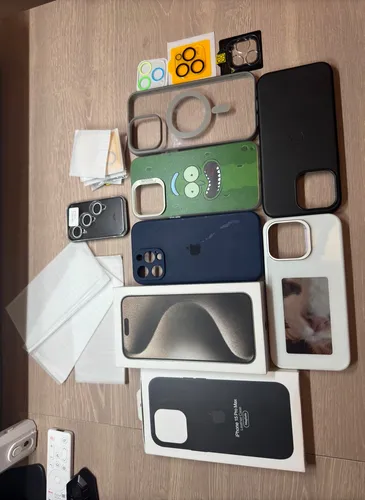 iPhone 15 Pro Max Con AirPods 3 Gen Magsafe Versión (Usado)