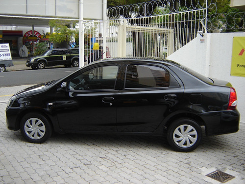 Imagem 9 de 14 de Toyota Etios Sd X Vsc Mt