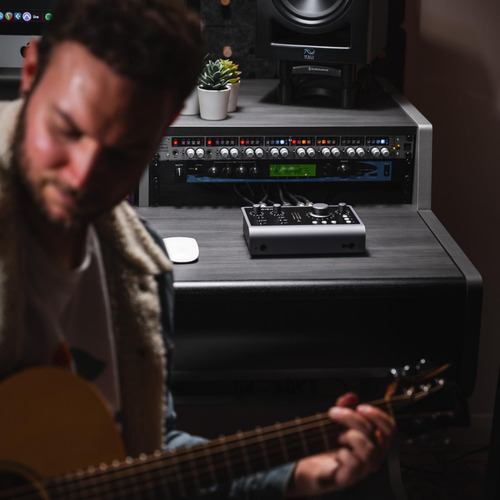 Interface De Áudio Audient Id24 Usb-c Com 2 Pré-amplificador