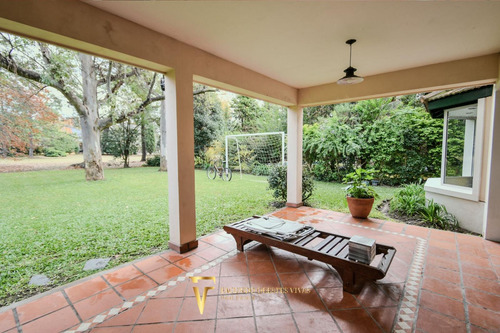 Casa En Saint Thomas Norte - Alquiler - 6 Ambientes - Categoría