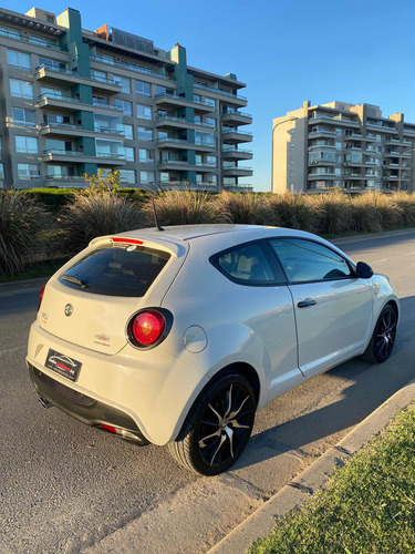 Imagen 6 de 23 de Alfa Romeo Mito 2015 1.4 Tbi Quadrifoglio Verde