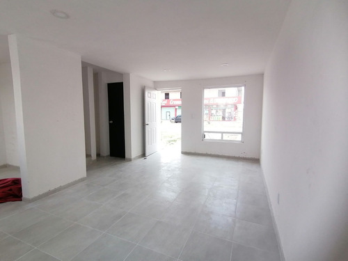 Imagen 7 de 21 de Casa En Fracc. Xochihuacan En Av. Principal 2 Plantas