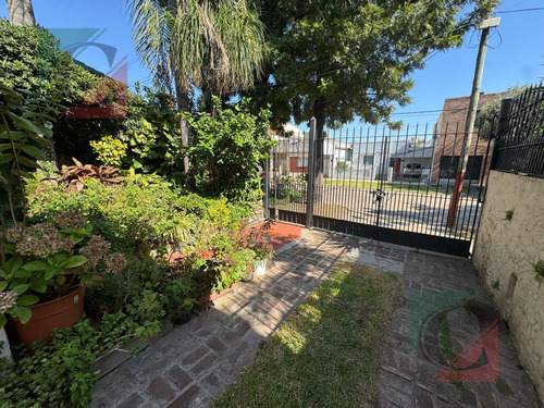 Casa En 3 Ambientes Con Cochera Y Galpon