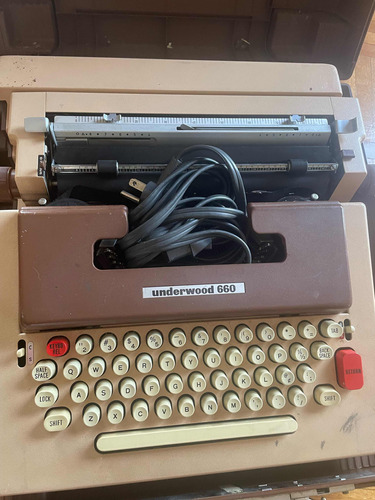 Máquina De Escribir Eléctrica Antigua