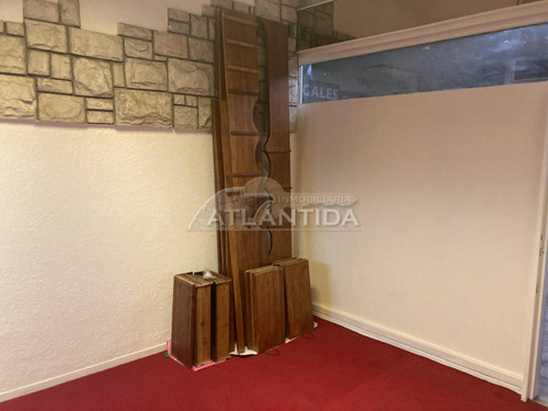 Alquiler Local Comercial En El Centro Sobre Av. 18 De Julio Y Río Negro. Inmobiliaria Atlántida.