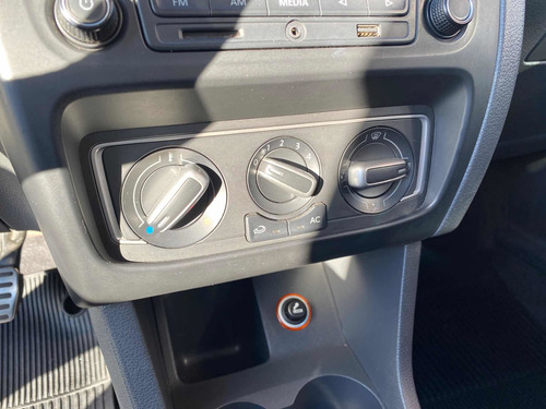 Imagem 12 de 15 de Volkswagen Crossfox 2016 1.6 16v Msi Total Flex I-motion 5p