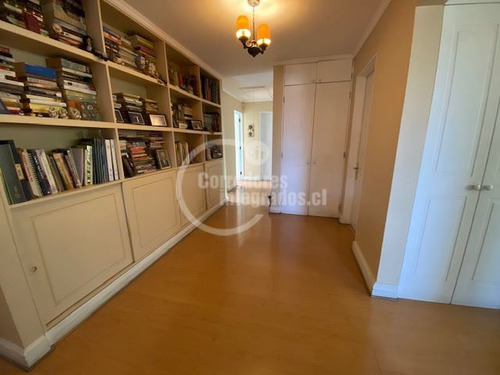 Casa En Venta De 6 Dorm. En Lo Barnechea