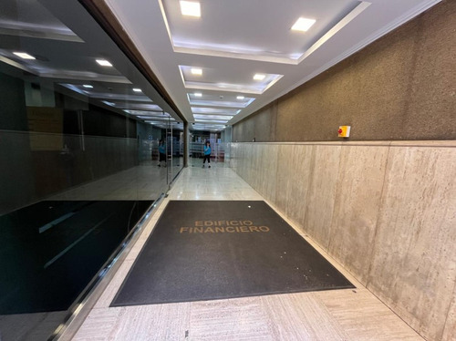 Se Arrienda Gran Oficina Con 7 Privados Y Salón En El Centro