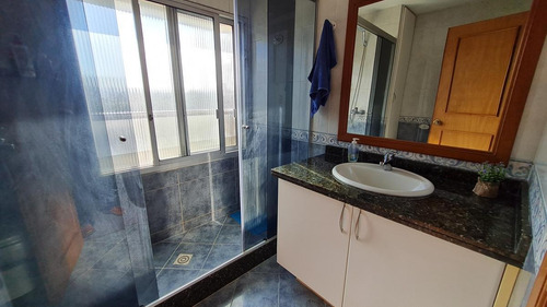 Imagen 24 de 30 de Vende Apartamento 3 Dormitorios, 2 Baños Y Garaje X 2 - Frente A La Rambla