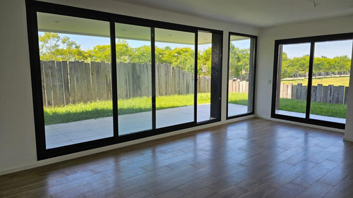 Venta Y Alquiler De Departamento 3 Ambientes En Pb Con Jardin Propio Cochera Y Baulera Nordelta