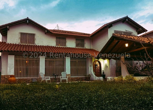 Hermosa Casa Ubicada En Zona  Privada De Los Naranjos Del Cafetal