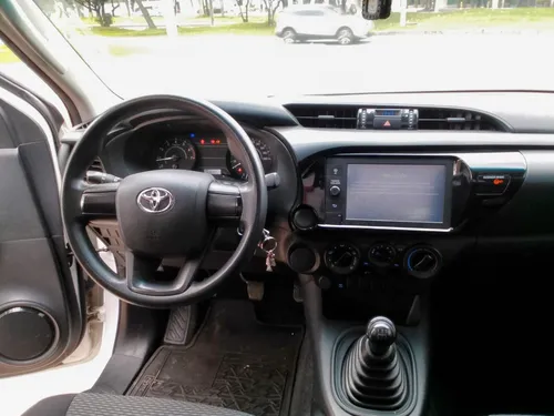 Toyota Hilux 2.7 Gasolina 4x2 Chasis Como Nueva