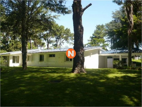 Casa En Venta Y Alquiler, Cantegril, Punta Del Este, 4 Dormitorios.- Ref: 207382