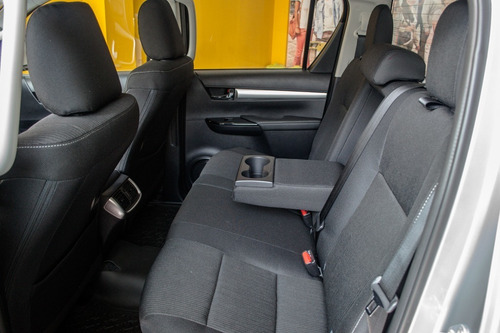 Imagen 6 de 18 de Toyota Hilux Srv 4x4 Aut 2021