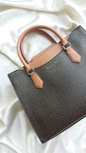 Guess Hensley Tote Crossbody Color Chocolate